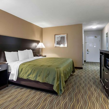 Quality Inn & Suites Des Moines - Merle Hay Road Urbandale Экстерьер фото