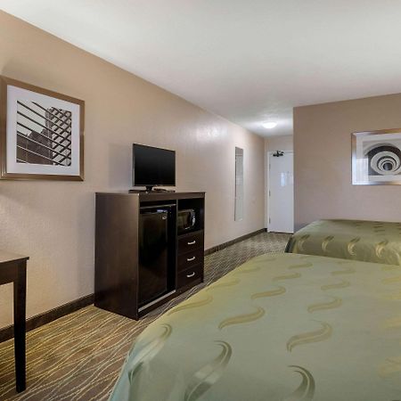 Quality Inn & Suites Des Moines - Merle Hay Road Urbandale Экстерьер фото