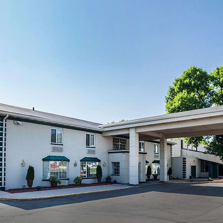 Quality Inn & Suites Des Moines - Merle Hay Road Urbandale Экстерьер фото