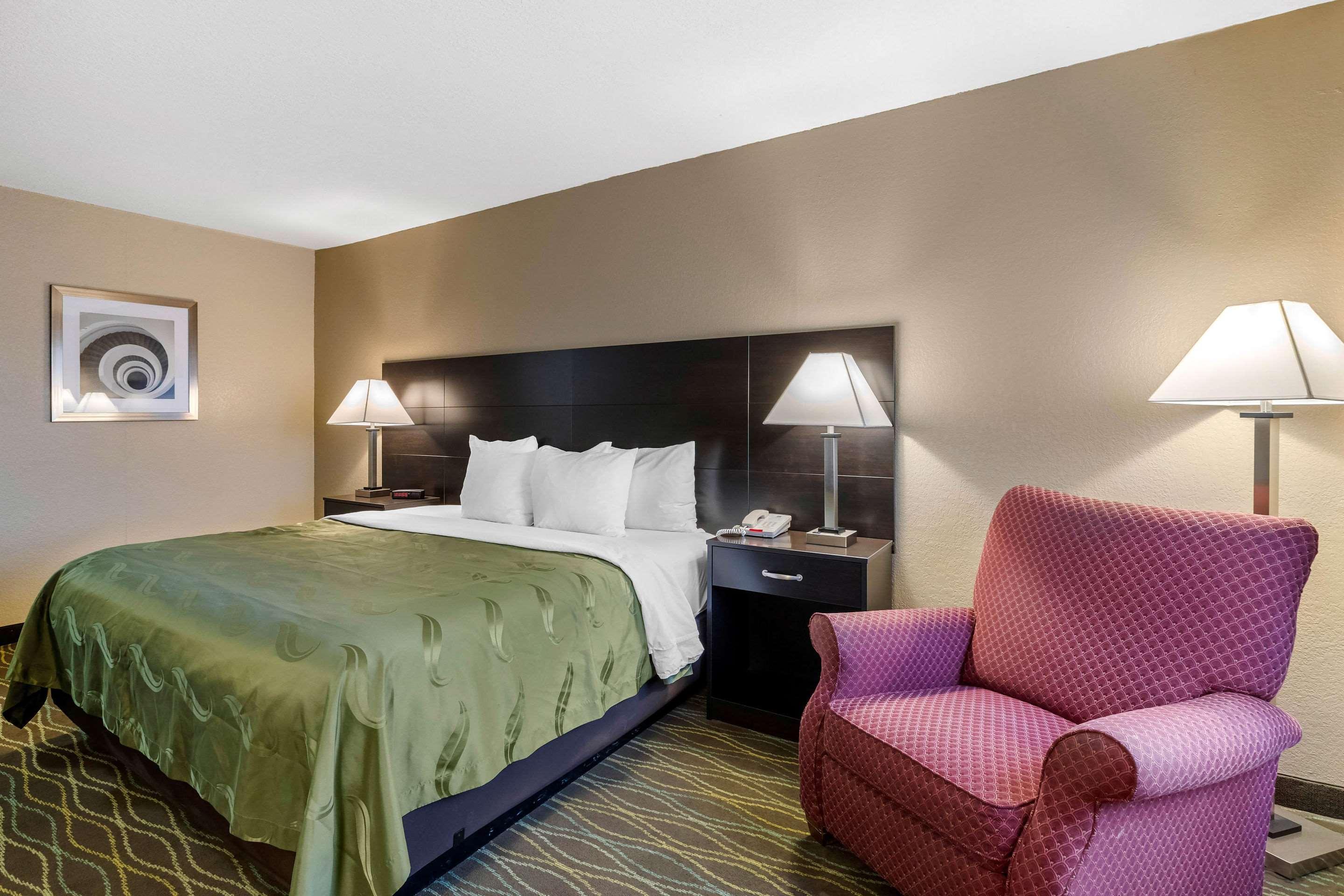 Quality Inn & Suites Des Moines - Merle Hay Road Urbandale Экстерьер фото
