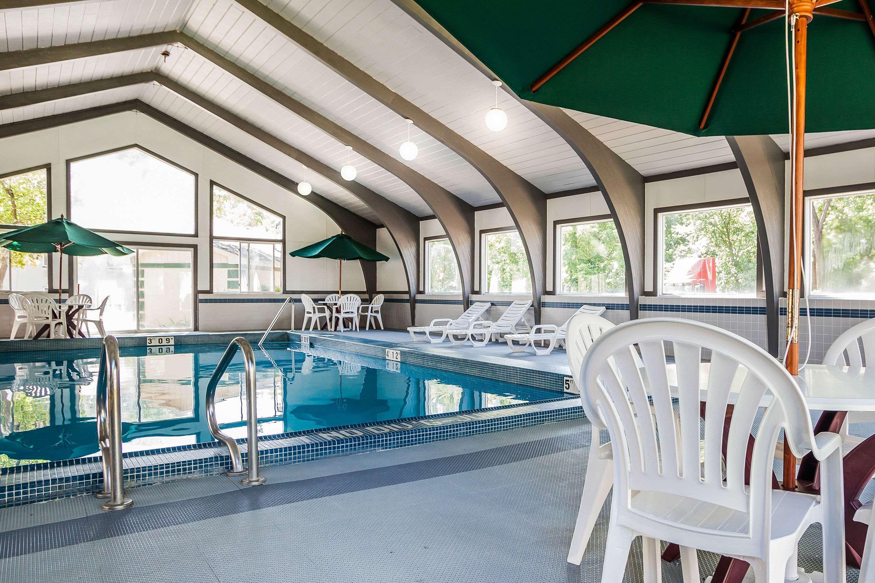 Quality Inn & Suites Des Moines - Merle Hay Road Urbandale Экстерьер фото