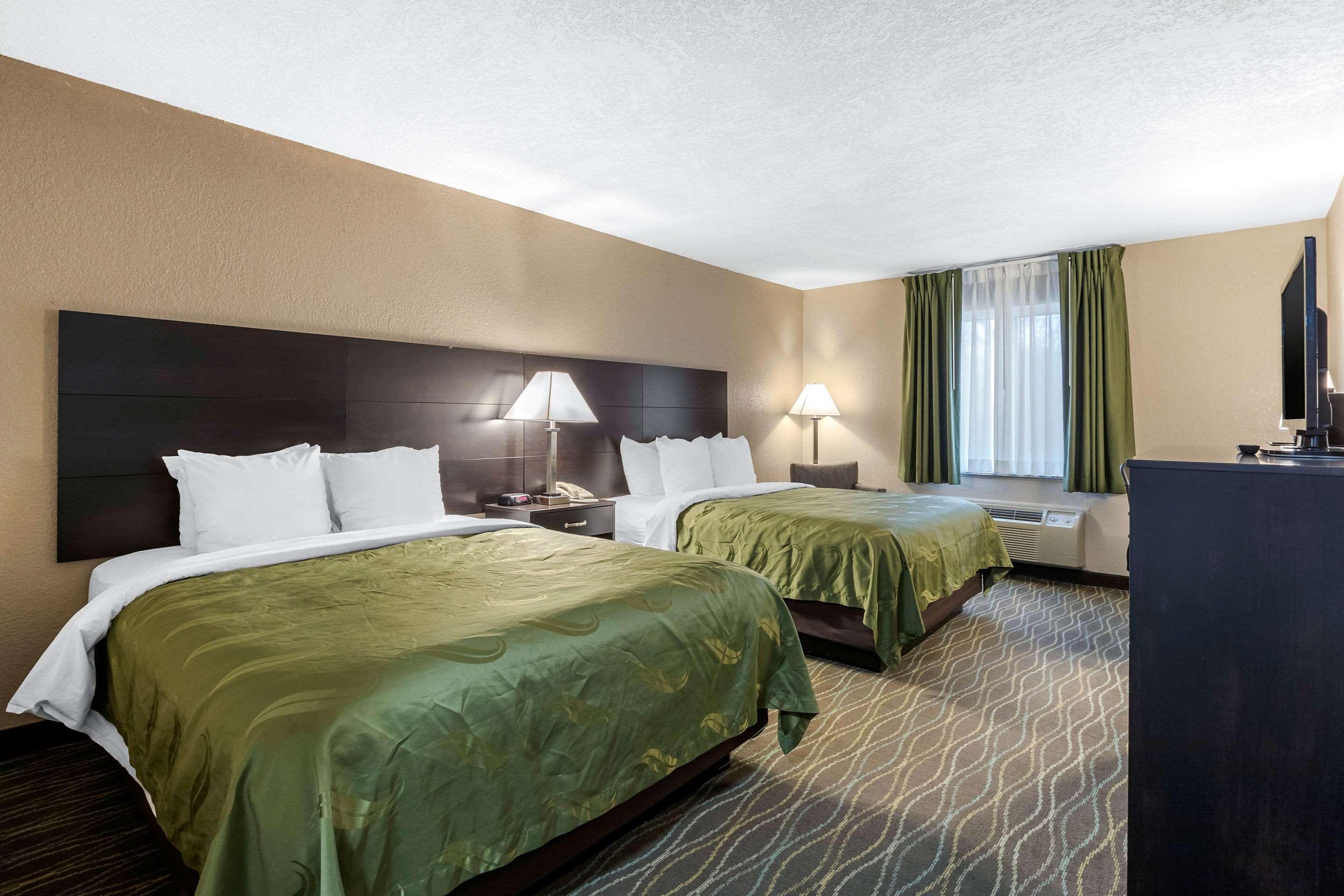 Quality Inn & Suites Des Moines - Merle Hay Road Urbandale Экстерьер фото