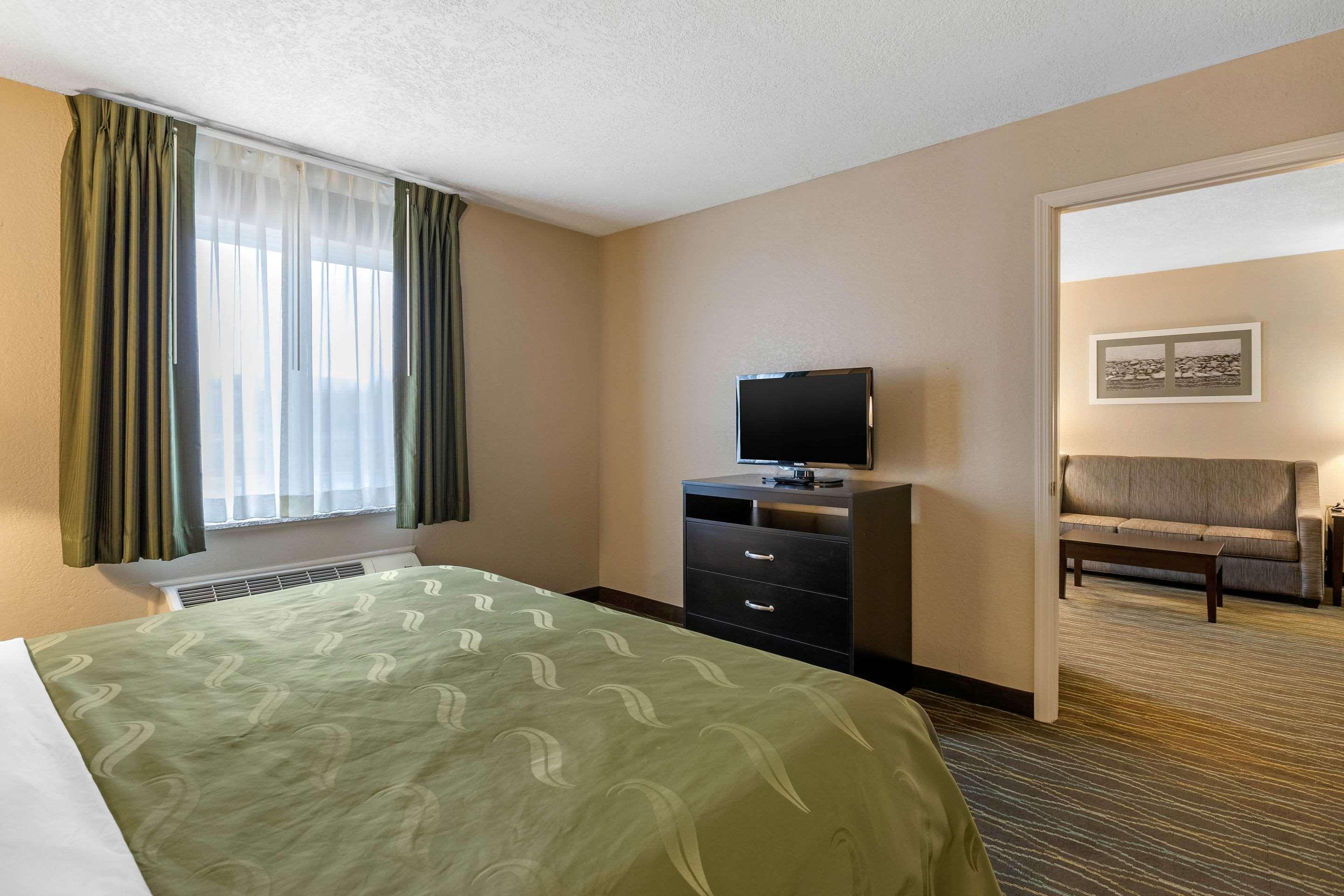 Quality Inn & Suites Des Moines - Merle Hay Road Urbandale Экстерьер фото