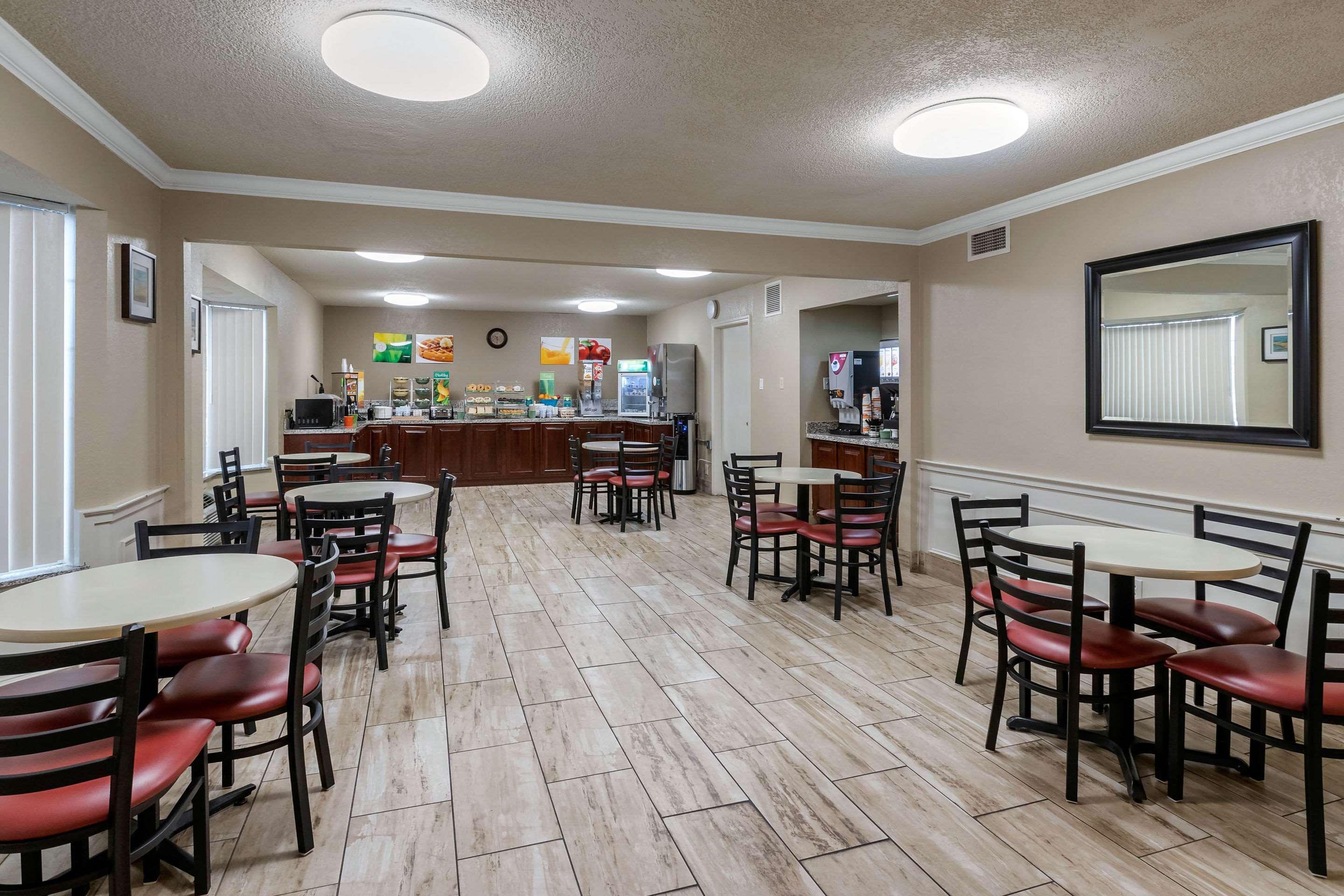 Quality Inn & Suites Des Moines - Merle Hay Road Urbandale Экстерьер фото