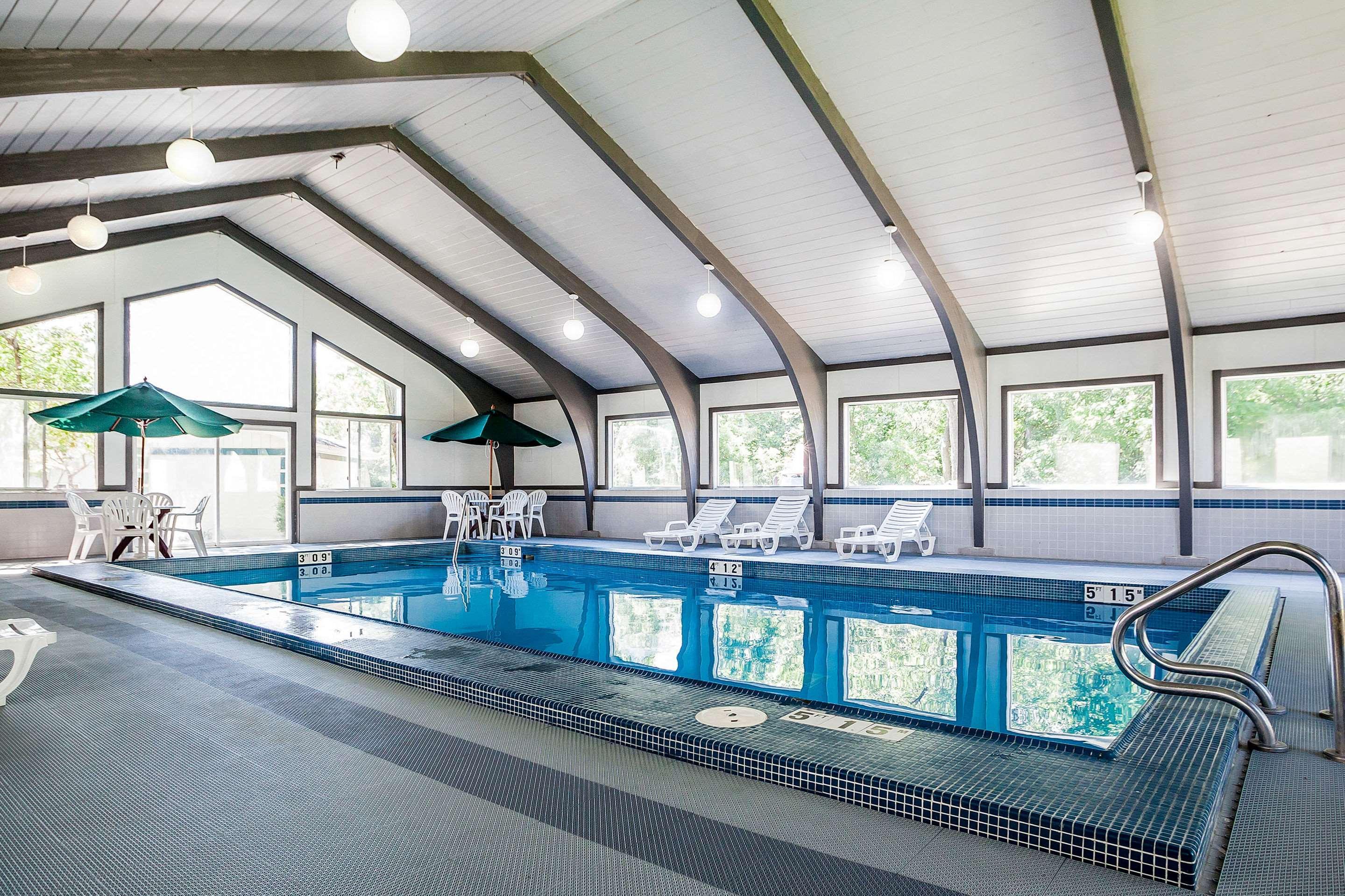 Quality Inn & Suites Des Moines - Merle Hay Road Urbandale Экстерьер фото