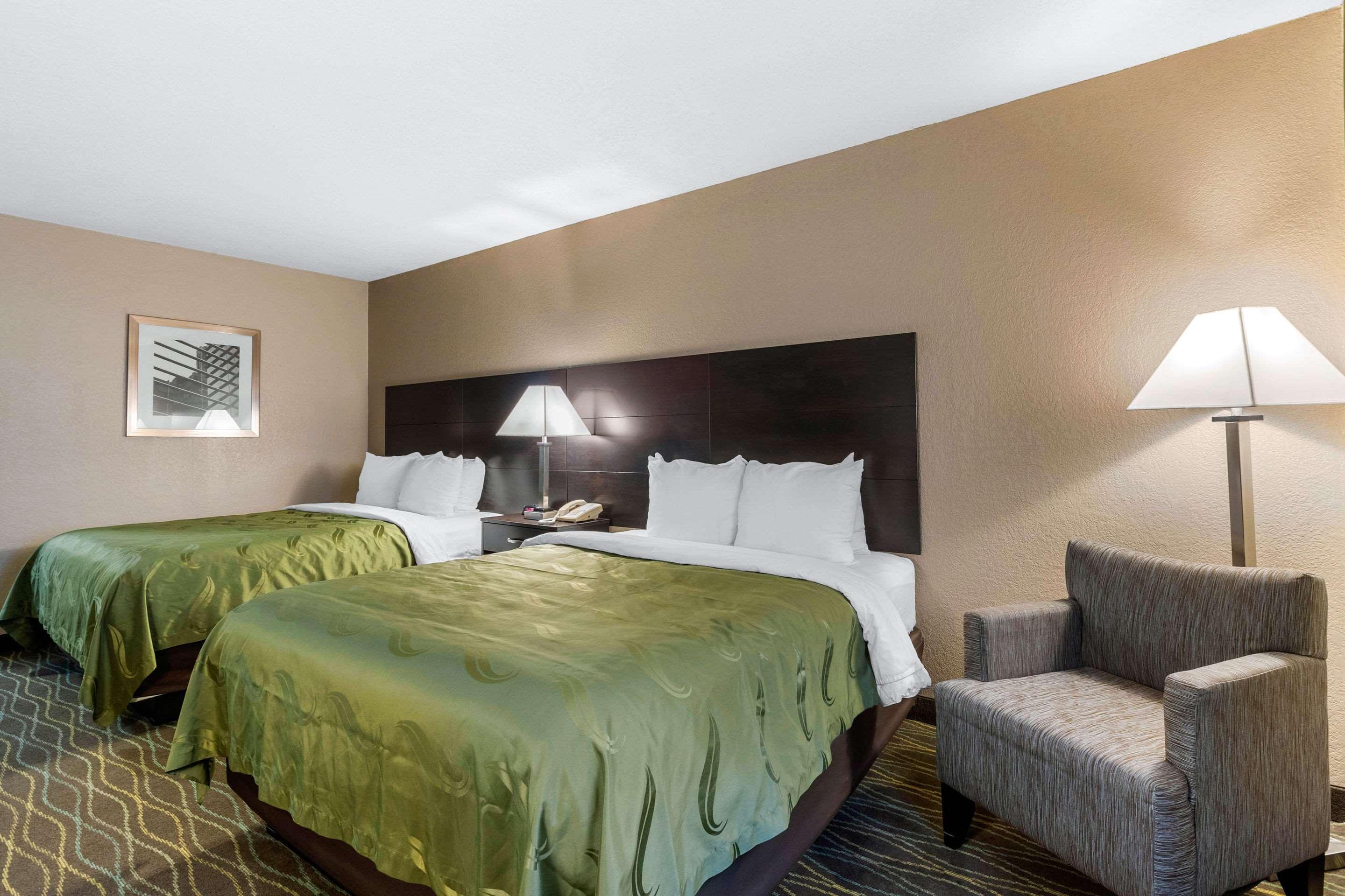Quality Inn & Suites Des Moines - Merle Hay Road Urbandale Экстерьер фото