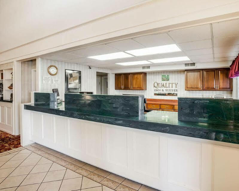 Quality Inn & Suites Des Moines - Merle Hay Road Urbandale Экстерьер фото
